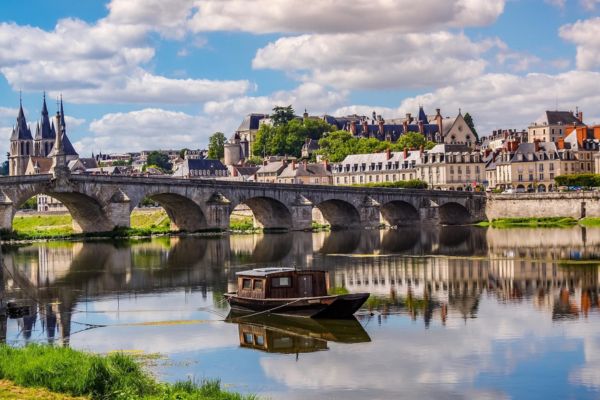 Hình ảnh những tòa lâu đài và cây cầu bắc qua thung lũng Loire